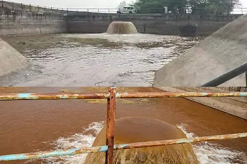ತುಬಚಿ- ಬಬಲೇಶ್ವರ ಏತ ನೀರಾವರಿ ಯೋಜನೆಯ ಮೂಲಕ ತಿಕೋಟಾ ತಾಲೂಕಿನ ಕೆರೆ ಮತ್ತು ಬಾಂದಾರಗಳಿಗೆ ನೀರು ಬಿಡುಗಡೆ ಮಾಡಿರುವುದು.