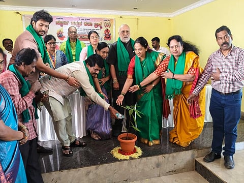 ಕಾರ್ಯಕ್ರಮಕ್ಕೆ ರೈತ ಹೆಣ್ಣು ಮಕ್ಕಳನ್ನು ಕರೆತನ್ನಿ farmer