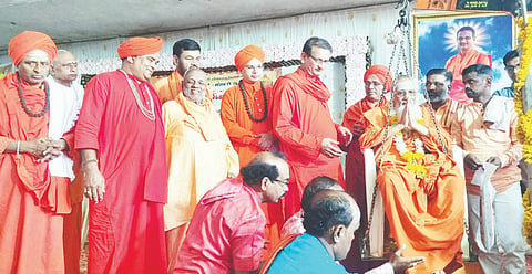 ಸವಣೂರು ತಾಲೂಕಿನ ಹತ್ತಿಮತ್ತೂರು ಗ್ರಾಮದ ಶ್ರೀ ವಿರಕ್ತಮಠದಲ್ಲಿ ಏರ್ಪಡಿಸಿದ್ದ ಧರ್ಮ ಸಮಾರಂಭದಲ್ಲಿ ಶ್ರೀ ಮಹಾಂತಲಿಂಗ ಶಿವಾಚಾರ್ಯ ಸ್ವಾಮೀಜಿ ತುಲಾಭಾರ ಕೈಗೊಳ್ಳಲಾಯಿತು. ಜಗದ್ಗುರು ಶಾಂತಭೀಷ್ಮ ಸ್ವಾಮೀಜಿ, ವಿವಿಧ ಮಠಾಧೀಶರು, ಮಲ್ಲಿಕಾರ್ಜುನಯ್ಯ ಆರಾಧ್ಯಮಠ ಇತರರಿದ್ದರು. 