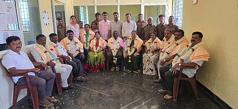 ತ್ಯಾಮಗೊಂಡ್ಲು ಹೋಬಳಿ ದೊಡ್ಡಬೆಲೆ ಗ್ರಾಮ ಪಂಚಾಯಿತಿಯಲ್ಲಿ ಅವಧಿ ಮುಗಿದ ಸದಸ್ಯರನ್ನು ಸನ್ಮಾನಿಸಿ ಬೀಳ್ಕೊಡಲಾಯಿತು. ಗ್ರಾಪಂ ಮಾಜಿ ಸದಸ್ಯರಾದ ಎ.ಮಂಜುನಾಥ್​, ನಾಗೇಶ್​, ಸೌಭಾಗ್ಯಾ, ಪದ್ಮಾಸ್ವಾಮಿ, ದೇವರಾಜ್​, ದೊಡ್ಡಬೆಲೆ ಮಂಜುನಾಥ್​, ಸರೋಜಮ್ಮ, ರಾಮಕೃಷ್ಣಯ್ಯ, ಕಾರ್ಯದರ್ಶಿ ಪಾರ್ಥಸಾರಥಿ.ಡಿ, ಪಿಡಿಒ ವೆಂಕಟೇಶ್​ ಇನಾಂದಾರ್​ ಇದ್ದರು.  