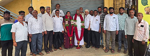 ನೆಲಮಂಗಲ ತಾಲೂಕಿನ ತ್ಯಾಮಗೊಂಡ್ಲು ಹೋಬಳಿಯ ಕೆಂಪಾಪುರ ಅಗ್ರಹಾರ ವಿವಿಧೋದ್ದೇಶ ಪ್ರಾಥಮಿಕ ಗ್ರಾಮೀಣ ಕೃಷಿ ಸಹಕಾರ ಸಂಘದ ಅಧ್ಯಕ್ಷರಾಗಿ ವಿ.ಮಹಿಮಣ್ಣ ಮತ್ತು ಉಪಾಧ್ಯಕ್ಷರಾಗಿ ಆರ್​.ಡಿ.ಕವಿತಾ ಆಯ್ಕೆಯಾದರು. ಮಾಜಿ ಅಧ್ಯಕ್ಷ ಗಂಗರಾಜು, ಮಾಜಿ ಉಪಾಧ್ಯಕ್ಷ ಆರ್​.ಸಿದ್ದೇಗೌಡ, ನಿರ್ದೇಶಕರಾದ ಎಸ್​.ಶ್ರೀನಿವಾಸನ್​, ಎಂ.ಸಿ.ಅಶ್ವತ್ಥ ಇದ್ದರು.