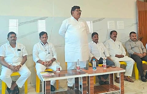 ಔರಾದ್ ಪಟ್ಟಣದಲ್ಲಿ ನಡೆದ ತಾಲ್ಲೂಕು ರೆಡ್ಡಿ ಸಮಾಜದ ಸಭೆಯಲ್ಲಿ ಜಿಲ್ಲಾ ರೆಡ್ಡಿ ಸಮಾಜದ ಅಧ್ಯಕ್ಷ ಶಂಕರ ರೆಡ್ಡಿ ಚಿಟ್ಟಾ ಮಾತನಾಡಿದರು.