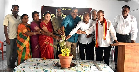   ಮಂಡ್ಯ ನಗರದಲ್ಲಿ ಆಯೋಜಿಸಿದ್ದ ತತ್ವಪದ ಗಾಯನ ಕಾರ್ಯಕ್ರಮವನ್ನು ಬಿಜೆಪಿ ಮಾಜಿ ನಗರಾಧ್ಯಕ್ಷ ಎಚ್.ಆರ್.ಅರವಿಂದ್ ಉದ್ಘಾಟಿಸಿದರು.  