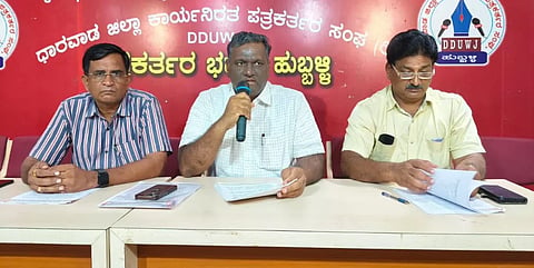 teachers demand ಮಾಧ್ಯಮಿಕ ಶಿಕ್ಷಕ ಸಂಘದ ರಾಜ್ಯಾಧ್ಯಕ್ಷ ಸಂದೀಪ ಬೂದಿಹಾಳ ಮಾತನಾಡಿದರು.