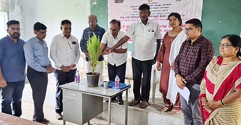 ಕಮಲನಗರ ತಾಲ್ಲೂಕಿನ ಠಾಣಾಕುಶನೂರದ ಶ್ರೀ ಮಾಣಿಕರಾವ್ ಪಾಟೀಲ ರೂರಲ್ ಪಾಲಿಟೆಕ್ನಿಕ್‍ನಲ್ಲಿ ನಡೆದ ಜಿಲ್ಲಾಮಟ್ಟದ ರಕ್ತದಾನ ಜಾಗೃತಿ ಕಾರ್ಯಕ್ರಮವನ್ನು ಪ್ರಾಚಾರ್ಯ ರಾಜಶೇಖರ ಮುದ್ದಾ ಉದ್ಘಾಟಿಸಿದರು.