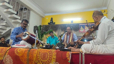 ಮಂಡ್ಯದಲ್ಲಿ ಆಯೋಜಿಸಿದ್ದ ಸಂಗೀತ ಸಂತ ಶ್ರೀ ತ್ಯಾಗರಾಜ ಸ್ವಾಮಿಗಳ 179ನೇ ವರ್ಷದ ಆರಾಧನೆಯಲ್ಲಿ ಹಿರಿಯ ಗಾಯಕ ಕರ್ನಾಟಕ ಕಲಾಶ್ರೀ ವಿದ್ಯಾಶಂಕರ್ ಗಾಯನ ನಡೆಸಿಕೊಟ್ಟರು.