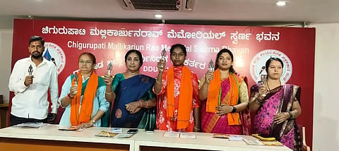 Trishula ಸುದ್ದಿಗೋಷ್ಠಿಯಲ್ಲಿ ಮಾಹಿತಿ ನೀಡಿದ ದುರ್ಗಾ ಸೇನೆ ಪ್ರಮುಖರಾದ ಪೂರ್ಣಿಮಾ ಕಾಡಮ್ಮನವರ.