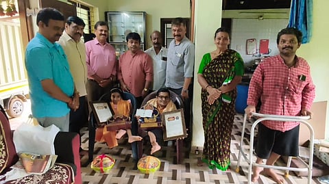 ಬೆಂಗಳೂರಿನ ತುಳುವೆರೆ ಚಾವಡಿ (ರಿ.) ವತಿಯಿಂದ ಗಣೇಶ್​ ಪಂಜಿಮಾರು ಹಾಗೂ ಸುಮಾ ಪಂಜಿಮಾರು ಅವರನ್ನು ಸನ್ಮಾನಿಸಲಾಯಿತು. ವಿಶುಕುಮಾರ್​ ರೈ, ಪುರುಷೋತ್ತಮ ಚೇಂಡ್ಲಾ, ರಘುವೀರ್​ ನಾಯ್ಕ್​, ಆಶಾನಂದ ಕುಲಶೇಖರ, ಕೋಟಿ ಸುವರ್ಣ, ವಿಶ್ವನಾಥ್​ ಕುಲಾಲ್​, ಲೋಕೇಶ್​ ಇತರರಿದ್ದರು.