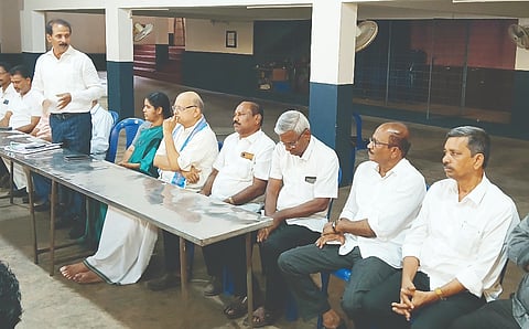  ಪೂರ್ವಭಾವಿ ಸಭೆಯಲ್ಲಿ ಕೃಷಿಕ ಸಮಾಜದ ಅಧ್ಯಕ್ಷ ದೇವದಾಸ್ ಭಂಡಾರಿ ಮಾತನಾಡಿದರು. ಅಮ್ಮೆಂಬಳ ಸೇವಾ ಸಹಕಾರಿ ಸಂಘದ ಅಧ್ಯಕ್ಷ ಟಿ.ಜಿ.ರಾಜಾರಾಮ ಭಟ್, ಗೇರು ಅಭಿವೃದ್ಧಿ ನಿಗಮದ ಅಧ್ಯಕ್ಷೆ ಮಮತಾ ಗಟ್ಟಿ, ಉತ್ಸವ ಸಮಿತಿಯ ಕೋಶಾಧಿಕಾರಿ ರಾಧಾಕೃಷ್ಣ ರೈ ಉಮಿಯ ಉಪಸ್ಥಿತರಿದ್ದರು.