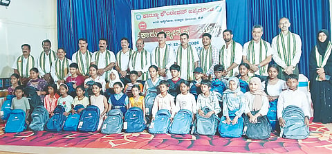  ಕಾರುಣ್ಯೋತ್ಸವದಲ್ಲಿ ಕನ್ನಡ ಮಾಧ್ಯಮ ಶಾಲೆಯ ಆರ್ಥಿಕವಾಗಿ ಹಿಂದುಳಿದ ಮಕ್ಕಳನ್ನು ದತ್ತು ಸ್ವೀಕರಿಸಲಾಯಿತು. ಉಳ್ಳಾಲ ಬಂಟರ ಸಂಘದ ಅಧ್ಯಕ್ಷ ರವೀಂದ್ರ ರೈ ಕಲ್ಲಿಮಾರ್, ಅಸೈಗೋಳಿ ಶ್ರೀ ಅಯ್ಯಪ್ಪ ಸ್ವಾಮಿ ಸೇವಾ ಟ್ರಸ್ಟ್ ಟ್ರಸ್ಟಿ ಚಂದ್ರಶೇಖರ ಶೆಟ್ಟಿ ಮಂಟಮೆ, ಗೌರವ ಸಲಹೆಗಾರ ಆನಂದ ಕೆ.ಅಸೈಗೋಳಿ ಉಪಸ್ಥಿತರಿದ್ದರು.