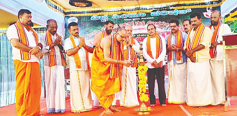 ಕೊರಗಜ್ಜನ ಆದಿಕ್ಷೇತ್ರಕ್ಕೆ ನಮ್ಮ ನಡೆ ಬೃಹತ್ ಪಾದಯಾತ್ರೆ ಬಳಿಕ ನಡೆದ ಧಾರ್ಮಿಕ ಸಭೆ ಕದ್ರಿ ಶ್ರೀ ಮಂಜುನಾಥೇಶ್ವರ ಕ್ಷೇತ್ರದ ಪ್ರಧಾನ ಅರ್ಚಕ  ಕೃಷ್ಣ ಅಡಿಗ ಉದ್ಘಾಟಿಸಿದರು. ವಿಎಚ್‌ಪಿ ದಕ್ಷಿಣ ಪ್ರಾಂತ ಸಹಕಾರ್ಯದರ್ಶಿ ಶರಣ್ ಪಂಪ್‌ವೆಲ್, ಉಳ್ಳಾಲ ನಗರ ಪ್ರಖಂಡ ಅಧ್ಯಕ್ಷ ನಾರಾಯಣ ಕುಂಪಲ ಉಪಸ್ಥಿತರಿದ್ದರು.