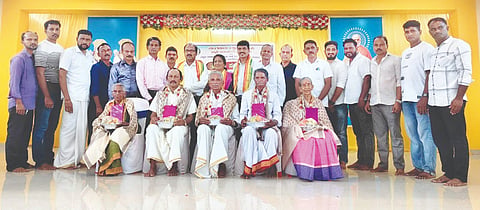  ಕೃಷಿ ಕ್ಷೇತ್ರದಲ್ಲಿ ಸಾಧನೆ ಮಾಡಿದ ಸುಬ್ರಾಯ ಪೂಜಾರಿ ಪಜೀರ್ ಭಂಡಾರಮನೆ, ನಾಗಮ್ಮ ಪೂಜಾರಿ ಇನೋಳಿ, ರಮೇಶ್ ಕರ್ಕೇರ ಬೋಳಿಯಾರು, ಲಕ್ಷ್ಮಣ ಪೂಜಾರಿ ಬೋಲ್ಲೆಕುಮೇರು, ಮೀನಾಕ್ಷಿ ಗೋಳಿದಪಡ್ಪು ಅವರನ್ನು ಸನ್ಮಾನಿಸಲಾಯಿತು. ಪ್ರಾಧ್ಯಾಪಕಿ ಡಾ.ಮೀನಾಕ್ಷಿ ರಾಮಚಂದ್ರ, ಬ್ರಹ್ಮಶ್ರೀ ನಾರಾಯಣಗುರು ಅಧ್ಯಯನ ಪೀಠದ ನಿರ್ದೇಶಕ ಡಾ.ಜಯರಾಜ್ ಎನ್. ಇದ್ದರು.  
