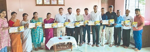 ಮುದ್ದುಕೃಷ್ಣ ಕಾರ್ಯಕ್ರಮದ ಆಮಂತ್ರಣ ಪತ್ರಿಕೆ ಬಿಡುಗಡೆಗೊಳಿಸಲಾಯಿತು. ಶ್ರೀಕೃಷ್ಣ ಸಾಂಸ್ಕೃತಿಕ ಮಹೋತ್ಸವ ಸಮಿತಿ ಅಧ್ಯಕ್ಷ ರವಿ ರೈ ಫಜೀರು, ಗೌರವಾಧ್ಯಕ್ಷ ಪ್ರಕಾಶ್ ಸಿಂಪೋನಿ, ಸಲಹೆಗಾರ ನರೇಶ್ ಬಬ್ಬುಕಟ್ಟೆ, ಶ್ರುತಿ ಲಯ ಕಲಾಕೇಂದ್ರದ ಅಧ್ಯಕ್ಷ ಹರೀಶ್ ಕುಮಾರ್ ಕುತ್ತಾರ್ ಇನ್ನಿತರರು ಉಪಸ್ಥಿತರಿದ್ದರು.