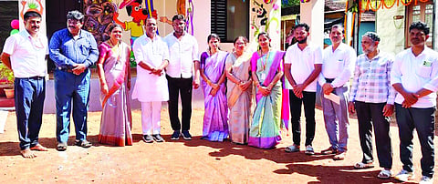  ಎಲ್ಯಾರ್‌ಪದವು ಬರುವ ದ.ಕ. ಜಿ.ಪಂ. ಹಿರಿಯ ಪ್ರಾಥಮಿಕ ಶಾಲೆಯಲ್ಲಿ ತರಗತಿ ಕೊಠಡಿ ಉದ್ಘಾಟಿಸಲಾಯಿತು.  