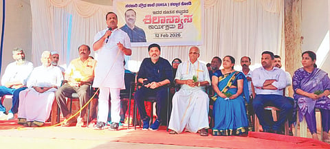 ನರಿಂಗಾನ ಗ್ರಾಮದ ತೌಡುಗೋಳಿ ಆರೋಗ್ಯ ಕ್ಷೇಮ ಕೇಂದ್ರ, ಕಲ್ಲರಕೋಡಿ ಪ್ರೌಢಶಾಲಾ ಕಟ್ಟಡಕ್ಕೆ ಶಿಲಾನ್ಯಾಸ ಕಾರ್ಯಕ್ರಮದಲ್ಲಿ ವಿಧಾನಸಭಾಧ್ಯಕ್ಷ ಯು.ಟಿ.ಖಾದರ್ ಮಾತನಾಡಿದರು. ಪ್ರಶಾಂತ್ ಕಾಜವ, ರಮೇಶ್ ಶೆಟ್ಟಿ, ಜ್ಯೋತಿ ಡಿಸೋಜ ಮತ್ತಿತರರು ಉಪಸ್ಥಿತರಿದ್ದರು.