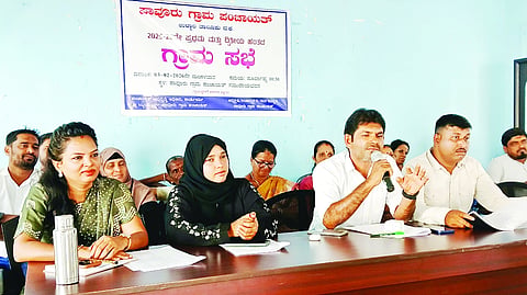 ಪಾವೂರು ಗ್ರಾಮಸಭೆಯಲ್ಲಿ ಗ್ರಾಪಂ ಅಧ್ಯಕ್ಷ ಅಬ್ದುಲ್ ಮಜೀದ್ ಮಾತನಾಡಿದರು. ಮಹಿಳಾ ಮತ್ತು ಶಿಶು ಅಭಿವೃದ್ಧಿ ಇಲಾಖೆಯ ಮೇಲ್ವಿಚಾರಕಿ ಶೈಲಾ ಕಾರಗಿ, ಉಪಾಧ್ಯಕ್ಷೆ ಮೆಹರುನ್ನಿಸಾ ಮೊದಲಾದವರಿದ್ದರು.