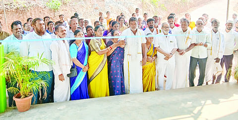 ಒಣಕಸ ಘಟಕವನ್ನು ಹರಿಶ್ಚಂದ್ರ ಶೆಟ್ಟಿಗಾರ್ ಉದ್ಘಾಟಿಸಿದರು. ಗೀತಾ ಡಿ.ಕುಂದರ್, ಹರಿಶ್ಚಂದ್ರ ಶೆಟ್ಟಿಗಾರ್, ಇಬ್ರಾಹಿಂ ಕೋಡಿಜಾಲ್, ರಜನಿ ಡಿ.ಗಟ್ಟಿ ಇನ್ನಿತರರು ಉಪಸ್ಥಿತರಿದ್ದರು.