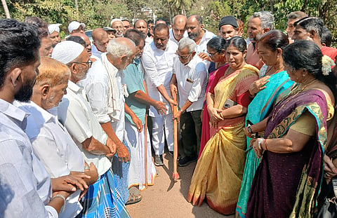  ರೆಂಜಾಡಿಯಲ್ಲಿ ಸೇತುವೆ ನಿರ್ಮಾಣಕ್ಕೆ ವಿಧಾನಸಭಾಧ್ಯಕ್ಷ ಯು.ಟಿ.ಖಾದರ್ ಶಂಕುಸ್ಥಾಪನೆಗೈದರು. ಸ್ಥಳೀಯ ಮಸೀದಿಯ ಖತೀಬ್ ತಾಜುದ್ದೀನ್ ರಝಾ ಅಮ್ಜದಿ, ಗ್ರಾಮ ಪಂಚಾಯಿತಿ ಉಪಾಧ್ಯಕ್ಷೆ ಹೇಮಾವತಿ, ಸದಸ್ಯರಾದ ರವೂಫ್ ಇನ್ನಿತರರು ಉಪಸ್ಥಿತರಿದ್ದರು.