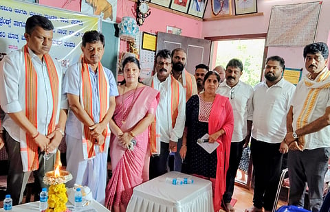  ಅಂಚೆ ಜನಸಂಪರ್ಕ ಅಭಿಯಾನ ಉದ್ಘಾಟನಾ ಕಾರ್ಯಕ್ರಮ ನಡೆಯಿತು. ಸಂಸದ ಕ್ಯಾ.ಬ್ರಿಜೇಶ್ ಚೌಟ, ಶ್ರೀ ದುರ್ಗಾಪರಮೇಶ್ವರಿ ದೇವಸ್ಥಾನ ವ್ಯವಸ್ಥಾಪನಾ ಸಮಿತಿ ಅಧ್ಯಕ್ಷ ವಿಶ್ವನಾಥ ಶೆಟ್ಟಿ ತಲಪಾಡಿ, ನಾರ್ಲತ್ತಾಯ ನಾಗಬ್ರಹ್ಮ ಸೇವಾ ಸಮಿತಿ ಅಧ್ಯಕ್ಷ ಉದಯಕುಮಾರ್ ಶೆಟ್ಟಿ ಮ್ತತಿತರರು ಉಪಸ್ಥಿತರಿದ್ದರು.