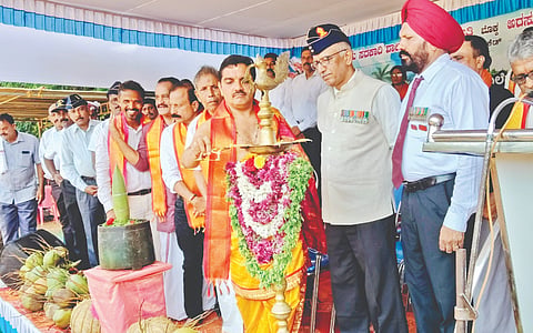  ಕೆಸರ್‌ಡೊಂಜಿ ದಿನ ವಿವಿಧ ಸ್ಪರ್ಧಾ ಕಾರ್ಯಕ್ರಮವನ್ನು ತಲಪಾಡಿ ಶ್ರೀ ದುರ್ಗಾಪರಮೇಶ್ವರಿ ದೇವಸ್ಥಾನ ಪ್ರಧಾನ ಅರ್ಚಕ ಗಣೇಶ್ ಭಟ್ ಉದ್ಘಾಟಿಸಿದರು. ಹರ್ಷರಾಜ್ ಮುದ್ಯ, ಸುರೇಶ್ ಭಟ್ನಗರ ಇನ್ನಿತರರು ಉಪಸ್ಥಿತರಿದ್ದರು.