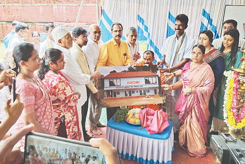 ಪಾನೇಲ ಸರ್ಕಾರಿ ಶಾಲಾ ಸಭಾಂಗಣದ ನೀಲಿನಕ್ಷೆ ಶಾಲಾಭಿವೃದ್ಧಿ ಸಮಿತಿಯ ಪದಾಧಿಕಾರಿಗಳಿಗೆ ಸಂತೋಷ್ ಕುಮಾರ್ ರೈ ಹಸ್ತಾಂತರಿಸಿದರು. ಶ್ರೀ ಕ್ಷೇತ್ರ ಕಣಂತೂರಿನ ಗಡಿಕಾರ ಪದ್ಮನಾಭ ರೈ ಯಾನೆ ಮಂಜು ಭಂಡಾರಿ, ಮಾಡೂರು ಮರಿಯಣ್ಣಪಾಲು ಶಿವದುಗಾರ್ಂಭ ಮಠದ ಶ್ರೀ ಶಿವಯೋಗಿ ದುರ್ಗಾನಂದ ಸ್ವಾಮೀಜಿ, ಶ್ರೀ ಕ್ಷೇತ್ರ ಕಣಂತೂರಿನ ದೇವಿಪ್ರಸಾದ್ ಪೊಯ್ಯತ್ತಾಯ ಇನ್ನಿತರರು ಉಪಸ್ಥಿತರಿದ್ದರು.  
