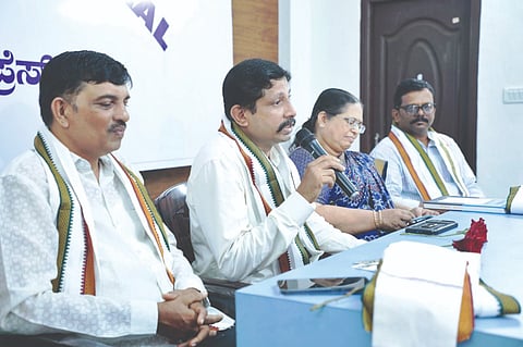  ಪತ್ರಿಕಾ ದಿನ ಕಾರ್ಯಕ್ರಮದಲ್ಲಿ ಕರ್ನಾಟಕ ತುಳು ಸಾಹಿತ್ಯ ಅಕಾಡೆಮಿ ಅಧ್ಯಕ್ಷ ತಾರಾನಾಥ್ ಗಟ್ಟಿ ಕಾಪಿಕಾಡ್ ಮಾತನಾಡಿದರು. ನಿಟ್ಟೆ ವಿಶ್ವವಿದ್ಯಾಲಯದ ಕೆ.ಆರ್.ಶೆಟ್ಟಿ ತುಳು ಅಧ್ಯಯನ ಕೇಂದ್ರ ಮುಖ್ಯಸ್ಥೆ ಡಾ.ಸಾಯಿ ಗೀತಾ ಹೆಗ್ಡೆ, ಕರ್ನಾಟಕ ಕಾರ್ಯನಿರತ ಪತ್ರಕರ್ತರ ಸಂಘದ ಉಳ್ಳಾಲ ಘಟಕ ಅಧ್ಯಕ್ಷ ಶಶಿಧರ್ ಪೊಯ್ಯತ್ತಬೈಲ್ ಮತ್ತಿತರರಿದ್ದರು.  