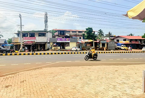 ಕೊಣಾಜೆ ಗ್ರಾಪಂ ವ್ಯಾಪ್ತಿಯ ಪ್ರಮುಖ ತಾಣವಾಗಿರುವ ಅಸೈಗೋಳಿ ಜಂಕ್ಷನ್.