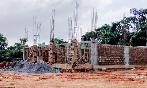  ಲಿಂಟೆಲ್ ಹಂತದಲ್ಲಿರುವ ಹರೇಕಳ ಹಾಜಬ್ಬರ ಕಾಲೇಜು ಕಟ್ಟಡ 
