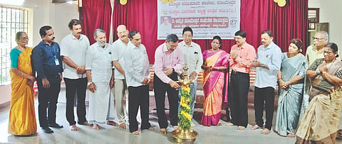  ದಿ.ಅಮೃತ ಸೋಮೇಶ್ವರ ಸಂಸ್ಕರಣಾ ಕಾರ್ಯಕ್ರಮವನ್ನು ಹಾವೇರಿ ವಿಶ್ವವಿದ್ಯಾಲಯದ ವಿಶ್ರಾಂತ ಕುಲಪತಿ ಡಾ.ಕೆ.ಚಿನ್ನಪ್ಪಗೌಡ ಉದ್ಘಾಟಿಸಿದರು. ಮಾಜಿ ಕೆ.ಶಾಸಕ ಜಯರಾಮ ಶೆಟ್ಟಿ, ಸೋಮೇಶ್ವರ ಪುರಸಭೆಯ ಅಧ್ಯಕ್ಷೆ ಕಮಲ, ಉಪಾಧ್ಯಕ್ಷ ರವಿಶಂಕರ್ ಸೋಮೇಶ್ವರ ಇನ್ನಿತರರು ಉಪಸ್ಥಿತರಿದ್ದರು.