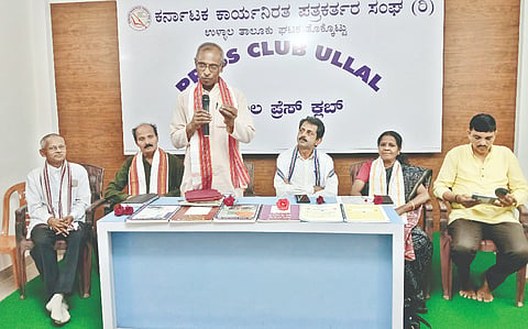  ಸ್ವಚ್ಛ ಮನೆ ಸ್ವಯಂಘೋಷಣೆ, ಸಂವಾದ ಸಂಕಲ್ಪ ಕಾರ್ಯಕ್ರಮದಲ್ಲಿ ಜಿಲ್ಲಾ ಸ್ವಚ್ಛತಾ ರಾಯಭಾರಿ ಶೀನ ಶೆಟ್ಟಿ ಮಾತನಾಡಿದರು. ಕಾರ್ಯನಿರತ ಪತ್ರಕರ್ತ ಸಂಘ ಜಿಲ್ಲಾಧ್ಯಕ್ಷ ಪುಷ್ಪರಾಜ್ ಬಿ.ಎನ್., ಪರಿಸರ ಪ್ರೇಮಿ ಮಾಧವ ಉಳ್ಳಾಲ್, ಜನಶಿಕ್ಷಣ ಟ್ರಸ್ಟ್ ನಿರ್ದೇಶಕ ಕೃಷ್ಣ ಮೂಲ್ಯ ಮತ್ತಿತರರು ಉಪಸ್ಥಿತರಿದ್ದರು.