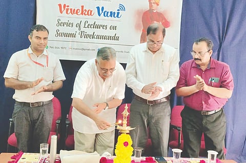  ವಿವೇಕವಾಣಿ ಉಪನ್ಯಾಸ ಕಾರ್ಯಕ್ರಮವನ್ನು ಬೆಂಗಳೂರಿನ ಸ್ವಾಮಿ ವಿವೇಕಾನಂದ ಶೈಕ್ಷಣಿಕ ಗೌರವ ಶೈಕ್ಷಣಿಕ ನಿರ್ದೇಶಕ ಡಾ.ಎಚ್.ಎನ್ ಮುರಳೀಧರ ಉದ್ಘಾಟಿಸಿದರು. ಎಸ್‌ವಿಪಿ ಕನ್ನಡ ಅಧ್ಯಯನ ಸಂಸ್ಥೆ ಅಧ್ಯಕ್ಷ ಪ್ರೊ.ನಾಗಪ್ಪ ಗೌಡ, ಪ್ರಾಧ್ಯಾಪಕರಾದ ಡಾ.ಧನಂಜಯ ಕುಂಬ್ಳೆ, ಡಾ.ಯಶು ಕುಮಾರ್ ಮೊದಲಾದವರು ಉಪಸ್ಥಿತರಿದ್ದರು.  