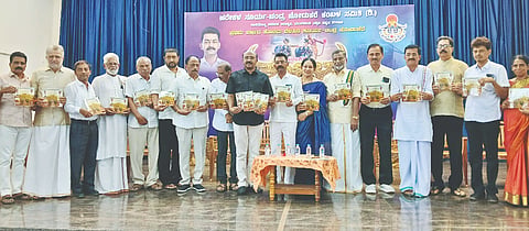  ಸೂರ್ಯ-ಚಂದ್ರ’ ಜೋಡುಕರೆ ಕಂಬಳದ ಆಮಂತ್ರಣ ಪತ್ರ ಬಿಡುಗಡೆಗೊಳಿಸಲಾಯಿತು. ಬಿ.ಸಿ.ರೋಡು ಚಂಡಿಕಾ ಪರಮೇಶ್ವರಿ ದೇವಸ್ಥಾನ ಆಡಳಿತ ಮೊಕ್ತೇಸರ ಲೋಕನಾಥ ಶೆಟ್ಟಿ ಬಿ.ಸಿ.ರೋಡು, ರೋಟರಿ ಜಿಲ್ಲೆ 3080 ಚುನಾಯಿತ ಗವರ್ನರ್ ಸೋಮಶೇಖರ್, ಕಂಬಳ ಸಮಿತಿ ಗೌರವಾಧ್ಯಕ್ಷ ಮೋಹನ್‌ದಾಸ್ ರೈ ದೆಬ್ಬೇಲಿಗುತ್ತು ಮತ್ತಿತರರು ಉಪಸ್ಥಿತರಿದ್ದರು.  