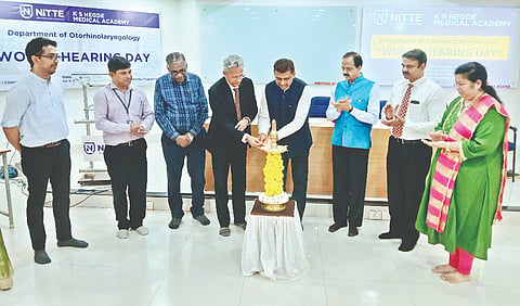  ವಿಶ್ವ ’ಶ್ರವಣ ದಿನ’ದ ಸಭಾ ಕಾರ್ಯಕ್ರಮವನ್ನು  ಎಂಆರ್‌ಪಿಎಲ್ ಕಾರ್ಯನಿರ್ವಾಹಕ ನಿರ್ದೇಶಕ ಆನಂದ್ ಕುಮಾರ್ ಉದ್ಘಾಟಿಸಿದರು. ನಿಟ್ಟೆ ವಿವಿ ಉಪಕುಲಪತಿ ಪ್ರೊ.ಎಂ.ಎಸ್.ಮೂಡಿತ್ತಾಯ, ಸುರತ್ಕಲ್ ಎನ್‌ಐಟಿಕೆ ನಿವೃತ್ತ ಡೀನ್ ಪ್ರೊ.ಜಿ.ಶ್ರೀನಿಕೇತನ್, ಐಸಿಆರ್ ಸಿಆರ್‌ಎಲ್ ಉಪಾಧ್ಯಕ್ಷ ಪ್ರೊ.ಸತೀಶ್ ಕುಮಾರ್ ಭಂಡಾರಿ ಇನ್ನಿತರರು ಉಪಸ್ಥಿತರಿದ್ದರು.