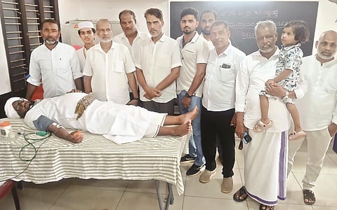 ಅಜ್ಜಿನಡ್ಕ ಬದ್ರಿಯಾ ಜುಮಾ ಮಸೀದಿಯ ಖತೀಬ್ ಜುಬೈರ್  ಫೈಝಿ ರಕ್ತ ನೀಡುವ ಮೂಲಕ ಶಿಬಿರ ಉದ್ಘಾಟಿಸಿದರು. ಬದ್ರಿಯಾ ವೆಲ್ಫೇರ್ ಸೊಸೈಟಿ ಅಧ್ಯಕ್ಷ ಇರ್ಷಾದ್ ಅಜ್ಜಿನಡ್ಕ, ಬಂಟ್ವಾಳ ಸರ್ಕಾರಿ ಕಾಲೇಜು ಉಪನ್ಯಾಸಕ ಎಸ್.ಎಂ.ಅಹ್ಮದ್, ಸಮಾಜಸೇವಕ ಇಬ್ರಾಹಿಂ ಕೊಮರಂಗಳ ಮತ್ತಿತರರು ಉಪಸ್ಥಿತರಿದ್ದರು.