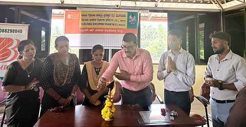 ಆರಿ ಕೌಶಲ ತರಬೇತಿಗೆ ವಿಜಯ ಗ್ರಾಮೀಣ ಅಭಿವೃದ್ಧಿ ಪ್ರತಿಷ್ಠಾನದ ಮುಖ್ಯ ಕಾರ್ಯನಿರ್ವಹಣಾಧಿಕಾರಿ ಜ್ಯೋತಿ ರಾಜ್ ಚಾಲನೆ ನೀಡಿದರು. ಎನ್‌ಆರ್‌ಎಲ್‌ಎಂ ಉಳ್ಳಾಲ ವಿಭಾಗ ವ್ಯವಸ್ಥಾಪಕ ವಿಶ್ ರಾಜ್, ಭಾರತೀಯ ವಿಕಾಸ ಟ್ರಸ್ಟ್ ಕಾರ್ಯಕ್ರಮ ವ್ಯವಸ್ಥಾಪಕ ಜೀವನ್ ಕೊಲ್ಯ ಮತ್ತಿತರರು ಉಪಸ್ಥಿತರಿದ್ದರು.