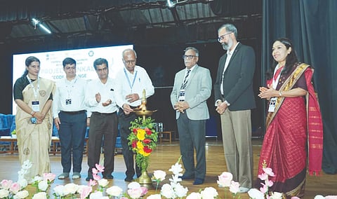ಹ್ಯಾಕಥಾನ್ ಸಮಾರೋಪ ಸಮಾರಂಭವನ್ನು ಯೆನೆಪೋಯ ವಿವಿ ಉಪಕುಲಪತಿ ಡಾ.ಎಂ.ವಿಜಯಕುಮಾರ್ ಉದ್ಘಾಟಿಸಿದರು. ಯೆನೆಪೊಯ ವಿವಿ ಉಪಕುಲಪತಿ ಡಾ.ಬಿ. ಎಚ್.ಶ್ರೀಪತಿ ರಾವ್, ಸಹ್ಯಾದ್ರಿ ಇಂಜಿನಿಯರಿಂಗ್ ಮತ್ತು ಮ್ಯಾನೇಜ್‌ಮೆಂಟ್ ಕಾಲೇಜಿನ ಪ್ರಾಂಶುಪಾಲ ಡಾ.ಎಸ್.ಎಸ್.ಇಂಜಗನೇರಿ ಇನ್ನಿತರರು ಉಪಸ್ಥಿತರಿದ್ದರು.