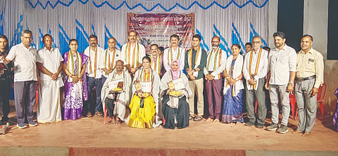 ಮೊಸರುಕುಡಿಕೆ ಕಾರ್ಯಕ್ರಮದಲ್ಲಿ ಡಾಕ್ಟರೇಟ್ ಪದವೀಧರೆ ಡಾ.ರಝೀನಾ, ಅಂಗನವಾಡಿ ಶಿಕ್ಷಕಿ ಉಷಾ ಹಾಗೂ ಪ್ರಗತಿಪರ ಕೃಷಿಕೆ ಸ್ಟ್ಯಾನ್ಲಿ ವಿನ್ಸೆಂಟ್ ಐವನ್ ಅವರನ್ನು ಸನ್ಮಾನಿಸಲಾಯಿತು.  