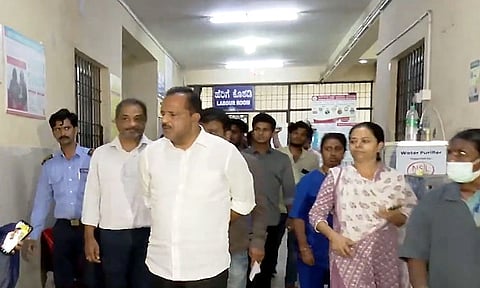 health-minister-inspects-hospital-late-at-night