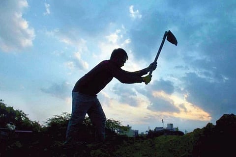  Editorial | ಸಂಪಾದಕೀಯ; ಗುಳೆ ತಡೆಯಿರಿ