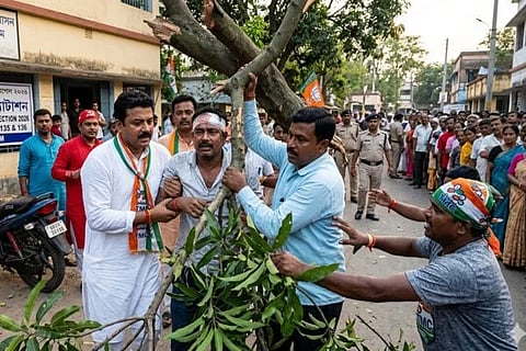 West Bengal Elections | ಗಾಯಾಳು ಬಿಜೆಪಿ ಕಾರ್ಯಕರ್ತನನ್ನು ಕಾಪಾಡಿ ಮಾನವೀಯತೆ ಮೆರೆದ ಟಿಎಂಸಿ ಕಾರ್ಯಕರ್ತ