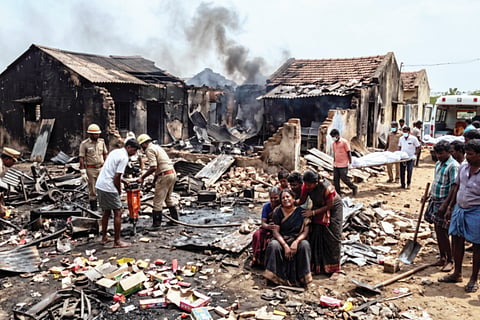 ಜೀವಕ್ಕೆ ಕುತ್ತಾದ ಪಟಾಕಿ ಉದ್ಯಮ