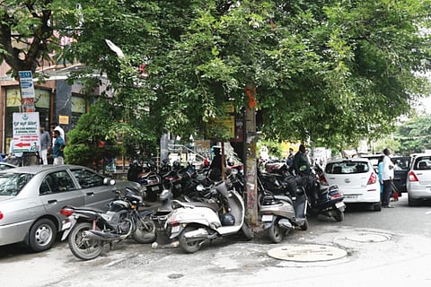ಬೆಂಗಳೂರು ರಸ್ತೆಗಳಲ್ಲಿ ಪಾರ್ಕಿಂಗ್​​ ಶುಲ್ಕ ಶೀಘ್ರ