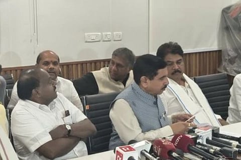 Karnataka SIR | ಕೇಂದ್ರ ಚುನಾವಣಾ ಆಯೋಗಕ್ಕೆ ದೂರು ನೀಡಿ ರಾಜ್ಯ ಸರ್ಕಾರದ ವಿರುದ್ಧ ಕಿಡಿಕಾರಿದ ಎನ್‌ಡಿಎ ನಾಯಕರು