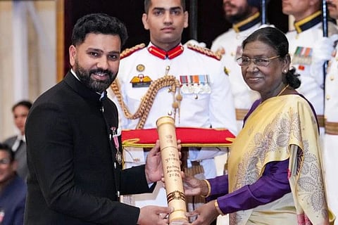 Rohit Sharma | ರೋಹಿತ್ ಶರ್ಮಾಗೆ 'ಪದ್ಮಶ್ರೀ' ಪ್ರದಾನ ಮಾಡಿದ ರಾಷ್ಟ್ರಪತಿ ದ್ರೌಪದಿ ಮುರ್ಮು 