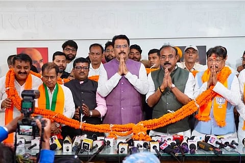  Jan Suraaj Leaders Join BJP | .ಬಂಕಿಪುರ ಉಪಚುನಾವಣೆ ಹೊಸ್ತಿಲಲ್ಲೇ ಬಿಜೆಪಿ ಸೇರಿದ ಪ್ರಶಾಂತ್ ಕಿಶೋರ್‌ ಸಂಗಡಿಗರು