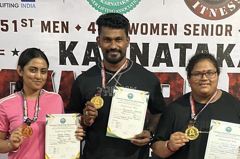 ರಾಜ್ಯಮಟ್ಟದ ಪವರ್​ಲಿಫ್ಟಿಂಗ್​ ಚಾಂಪಿಯನ್​​ಶಿಪ್​ನಲ್ಲಿ ಚಿನ್ನದ ಪದಕ  