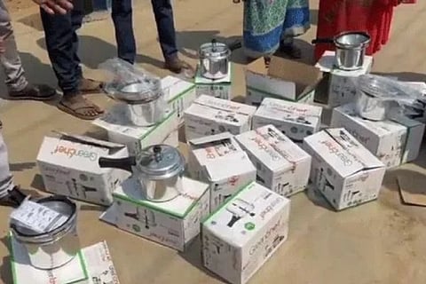 Congress Candidate | ಕೊಟ್ಟ ಕುಕ್ಕರ್ ವಾಪಸ್ ಕೇಳಿದ ಕಾಂಗ್ರೆಸ್ ಅಭ್ಯರ್ಥಿ ಪ್ರತಿಭಟನೆಗಿಳಿದ ಮತದಾರರು