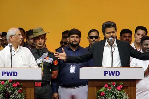 ತಮಿಳು ಗೀತೆ ವಿಚಾರಕ್ಕೆ ಭುಗಿಲೆದ್ದ ವಿವಾದ