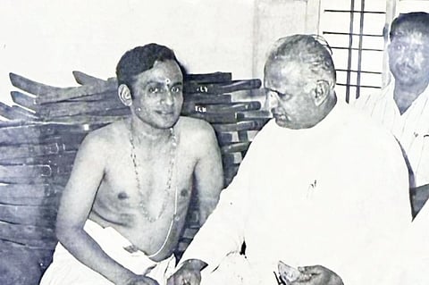 ದೇವರಾಜ ಅರಸು ಜತೆ ರಾಜಗುರು