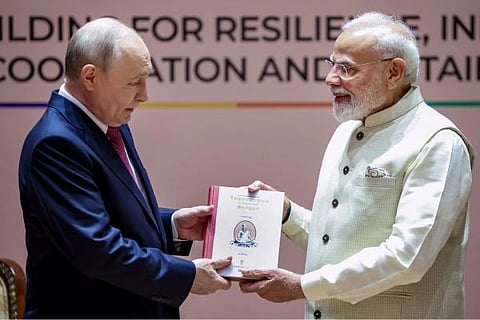 BRICS Summit | ಪುಟಿನ್‌ಗೆ ತಿರುಕ್ಕುರಲ್ ಉಡುಗೊರೆ ನೀಡಿದ ಪ್ರಧಾನಿ ಮೋದಿ!